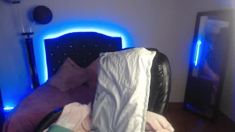 Snapshot of _lia_baby chatting on 09/17/25, 01:24 Lia online show from 09/17/25, 01:24