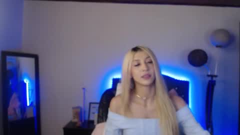 Snapshot of _lia_baby chatting on 09/24/25, 02:09 Lia online show from 09/24/25, 02:09