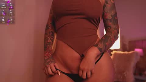 Lissana online show from 12/18/25, 01:55