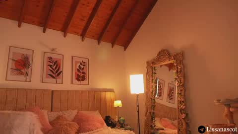 Lissana online show from 04/12/26, 08:36