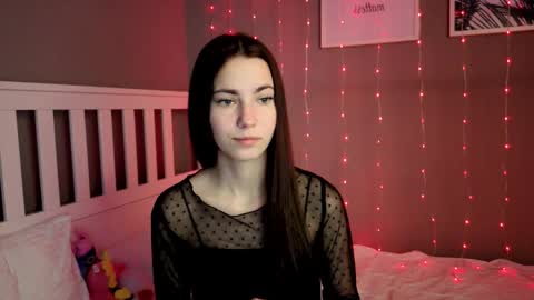 Snapshot of _little_butterfly_ chatting on 12/18/25, 09:04 Emma online show from 12/18/25, 09:04