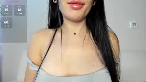 Snapshot of _little_minxxx_ chatting on 11/16/25, 12:05 Julia online show from 11/16/25, 12:05