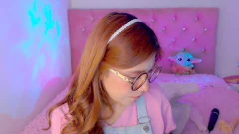 Snapshot of _lloou_ chatting on 12/19/24, 06:01 Sofia 3 online show from 12/19/24, 06:01