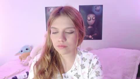 Snapshot of _lloou_ chatting on 05/26/26, 02:18 Sofia 3 online show from 05/26/26, 02:18