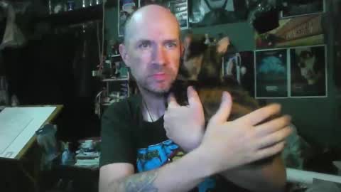 Snapshot of _longfellow chatting on 05/10/26, 05:07 That guy online show from 05/10/26, 05:07
