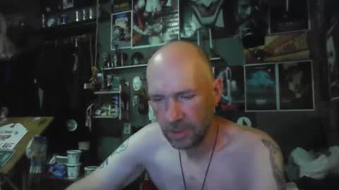 Snapshot of _longfellow chatting on 06/11/26, 05:33 That guy online show from 06/11/26, 05:33