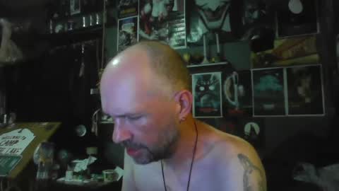 Snapshot of _longfellow chatting on 06/15/26, 04:42 That guy online show from 06/15/26, 04:42