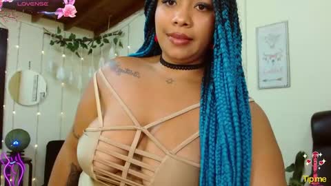 Snapshot of _lorraine_love chatting on 10/23/25, 10:41 Hi guys I am Camila  online show from 10/23/25, 10:41