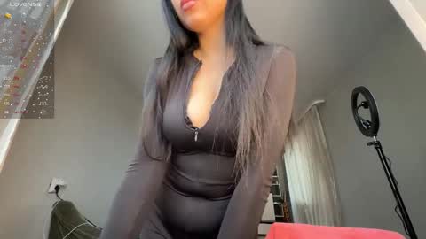 Snapshot of _lovelycurves_ chatting on 10/01/25, 06:19 Mary online show from 10/01/25, 06:19