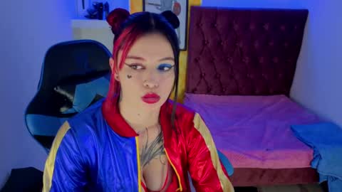 Lucia online show from 10/11/25, 02:00