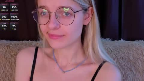 Monica online show from 12/01/25, 09:42