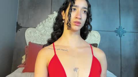 Snapshot of _luna_dupont_ chatting on 12/11/24, 12:02  Luna  online show from 12/11/24, 12:02