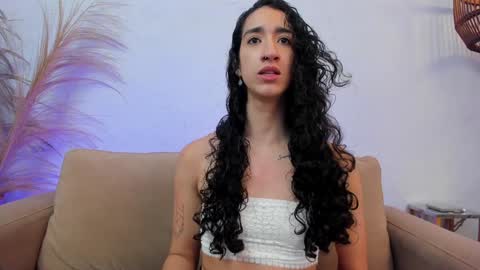 Snapshot of _luna_dupont_ chatting on 01/04/25, 12:38  Luna  online show from 01/04/25, 12:38