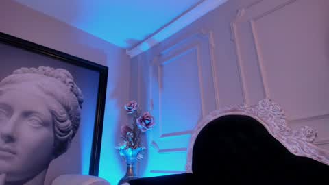 Snapshot of _luna_dupont_ chatting on 01/20/25, 06:32  Luna  online show from 01/20/25, 06:32