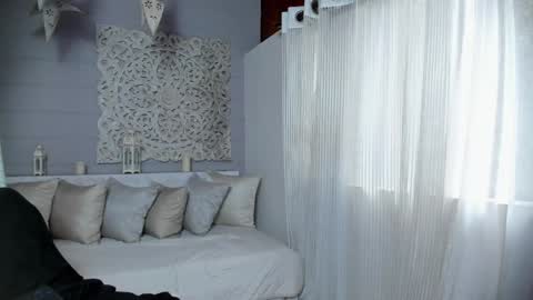 Snapshot of _luna_dupont_ chatting on 02/03/25, 12:25  Luna  online show from 02/03/25, 12:25