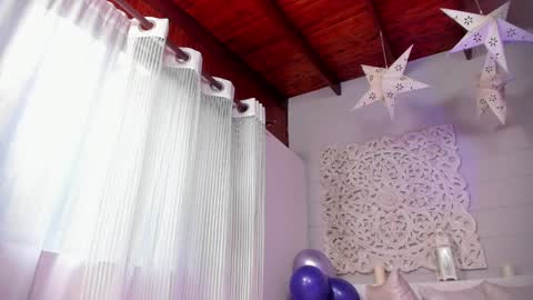 Snapshot of _luna_dupont_ chatting on 02/07/25, 12:28  Luna  online show from 02/07/25, 12:28