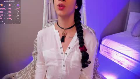 Snapshot of _luna_dupont_ chatting on 02/28/25, 12:20  Luna  online show from 02/28/25, 12:20