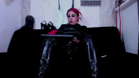 Snapshot of _luna_parisi chatting on 09/23/25, 07:55 MISS LUNA online show from 09/23/25, 07:55