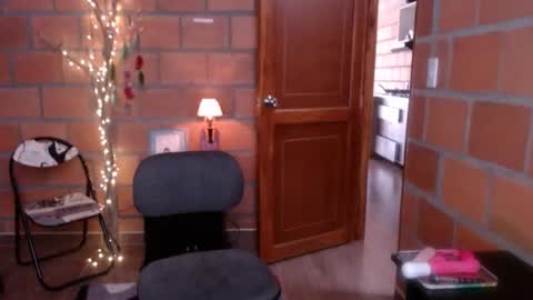 Snapshot of _lunablondie_ chatting on 12/02/24, 12:18 _lunablondie_ online show from 12/02/24, 12:18