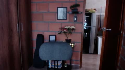 Snapshot of _lunablondie_ chatting on 02/06/25, 02:37 _lunablondie_ online show from 02/06/25, 02:37