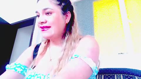 _lunagold_ online show from 04/06/26, 09:38