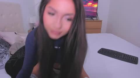 Snapshot of _lyna chatting on 11/30/25, 10:03 Lynna online show from 11/30/25, 10:03