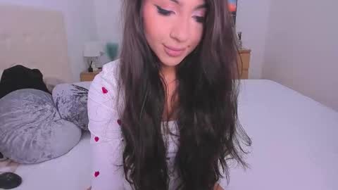 Snapshot of _lyna chatting on 12/14/25, 10:47 Lynna online show from 12/14/25, 10:47