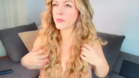 Lady Chanel online show from 03/12/26, 07:53