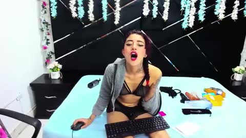 Snapshot of _maleja_19_ chatting on 11/05/25, 03:39 maleja online show from 11/05/25, 03:39