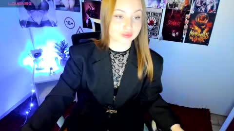 Snapshot of _margoqueen_ chatting on 10/04/25, 10:19 Margo online show from 10/04/25, 10:19