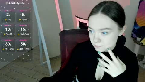 Snapshot of _margoqueen_ chatting on 10/19/25, 06:36 Margo online show from 10/19/25, 06:36