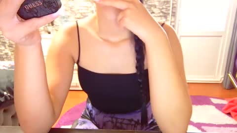 Snapshot of _mari___ chatting on 09/19/25, 08:05 Mari online show from 09/19/25, 08:05