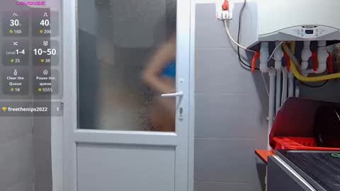 Snapshot of _mari___ chatting on 10/24/25, 04:42 Mari online show from 10/24/25, 04:42