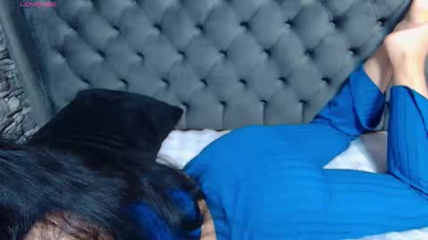 Snapshot of _mari___ chatting on 11/25/25, 08:14 Mari online show from 11/25/25, 08:14