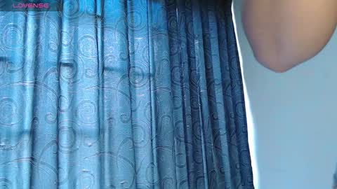 _mari_lunna_ online show from 10/21/25, 03:24