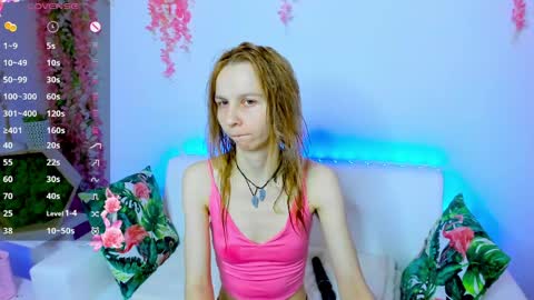 Snapshot of _mari_so chatting on 05/09/26, 11:37 Scarlett online show from 05/09/26, 11:37