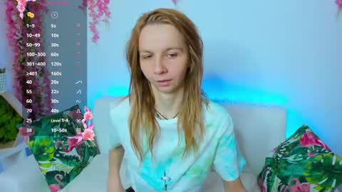 Snapshot of _mari_so chatting on 05/16/26, 11:53 Scarlett online show from 05/16/26, 11:53