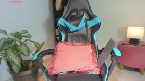 Snapshot of _maria_foxx_ chatting on 05/25/26, 12:00 Maria online show from 05/25/26, 12:00