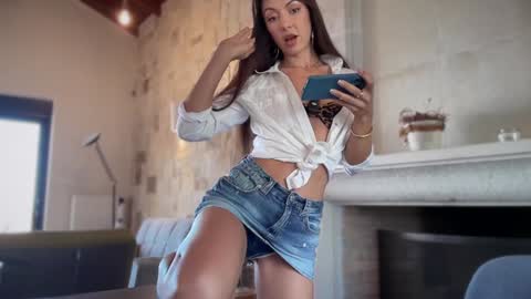 Snapshot of _mariarty_ chatting on 10/01/25, 10:43 Marie - -25 discount online show from 10/01/25, 10:43