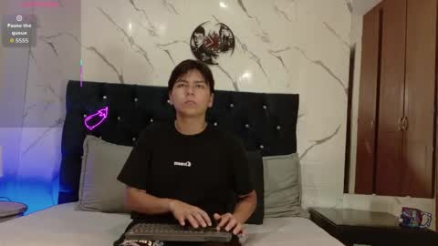 Snapshot of _maximo_1 chatting on 05/26/26, 11:17 _maximo_1 online show from 05/26/26, 11:17