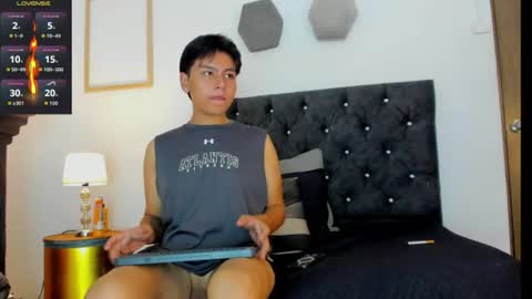Snapshot of _maximo_1 chatting on 06/19/26, 02:43 _maximo_1 online show from 06/19/26, 02:43