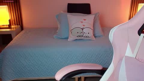 Snapshot of _meliblue chatting on 12/02/25, 07:20 Meli online show from 12/02/25, 07:20