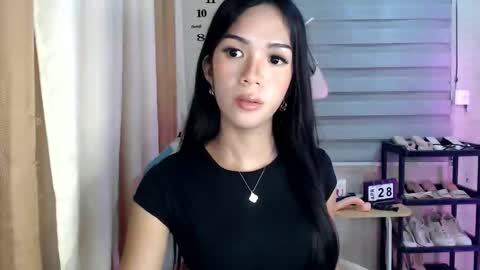 Melly online show from 04/28/26, 12:43