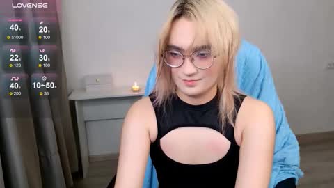 Snapshot of _meow_neko_ chatting on 11/17/25, 02:01 _meow_neko_ online show from 11/17/25, 02:01