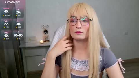 Snapshot of _meow_neko_ chatting on 11/24/25, 10:37 _meow_neko_ online show from 11/24/25, 10:37