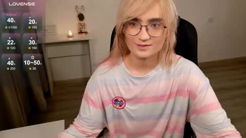 Snapshot of _meow_neko_ chatting on 12/01/25, 01:49 _meow_neko_ online show from 12/01/25, 01:49