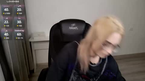 _meow_neko_ online show from 02/19/26, 04:25