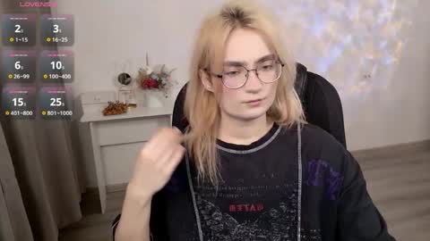 _meow_neko_ online show from 04/04/26, 01:15