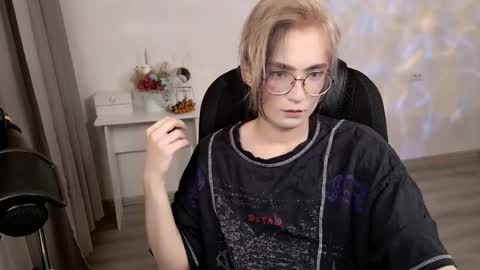 _meow_neko_ online show from 04/07/26, 02:12