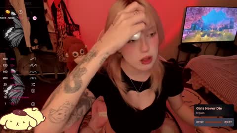 Snapshot of _meowmiko__ chatting on 12/13/24, 05:43 miko3 online show from 12/13/24, 05:43